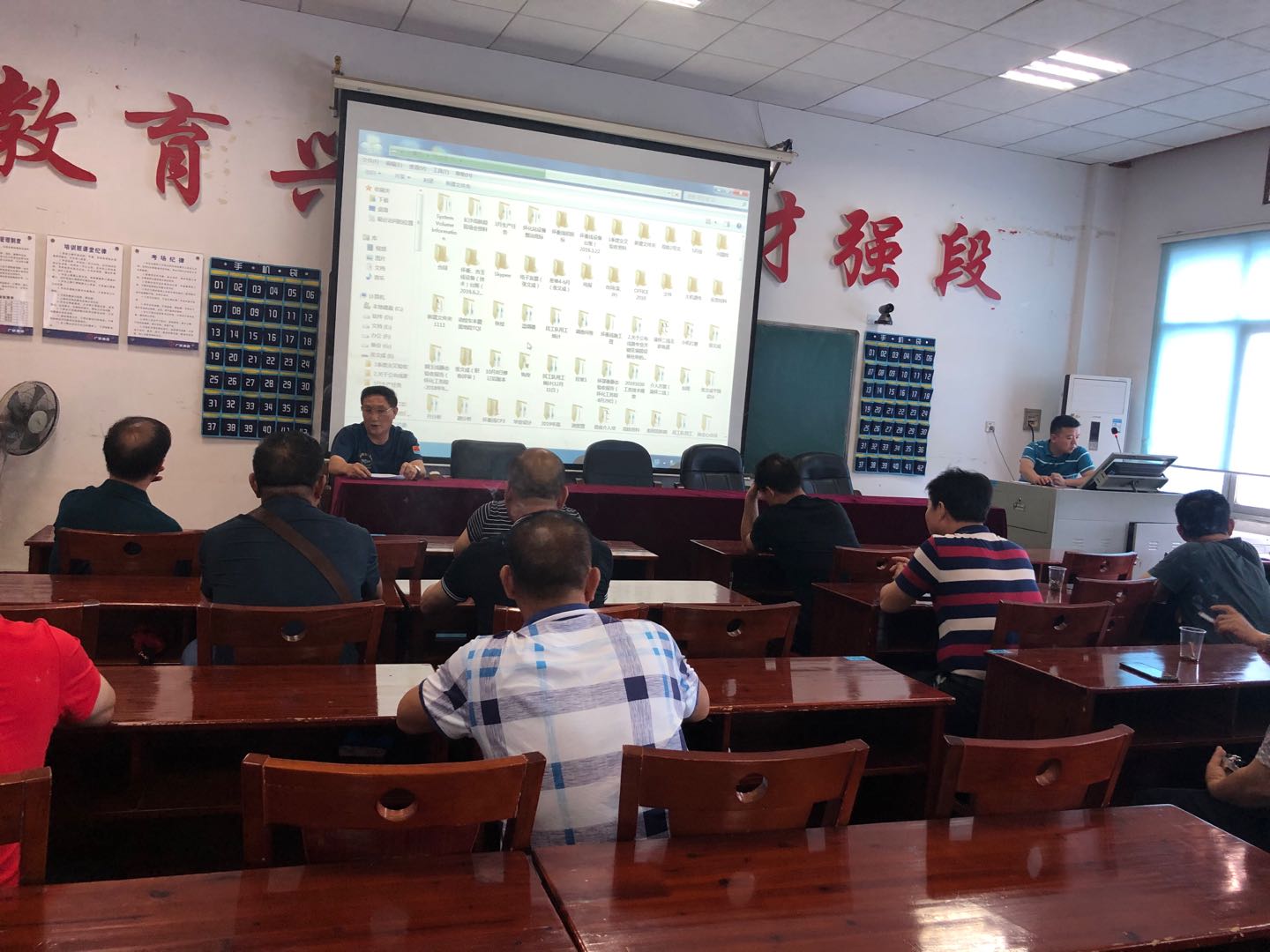 懷化工務段培訓現(xiàn)場拍攝 懷化工務段培訓現(xiàn)場拍攝